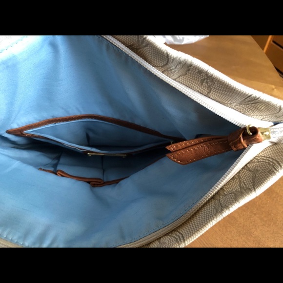 Cream and grey lace patterned clutch - Picture 5 of 5